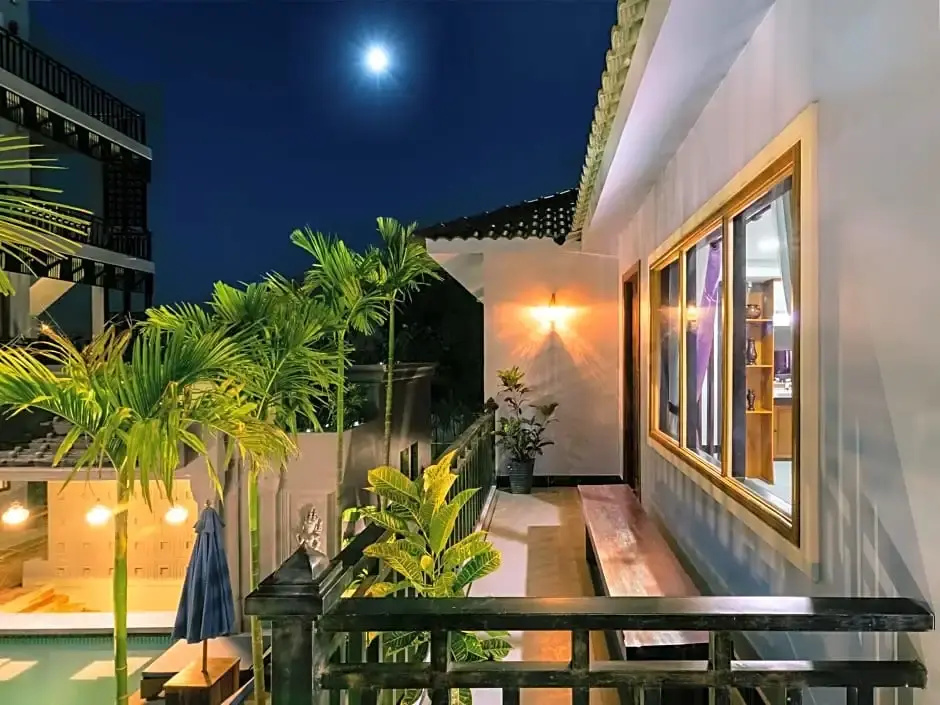 Deluxe Double room with balcony (full double bed)