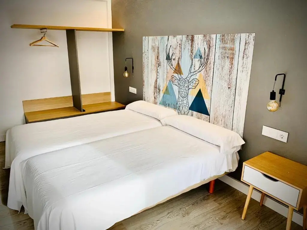 Deluxe Double room (full double bed)
