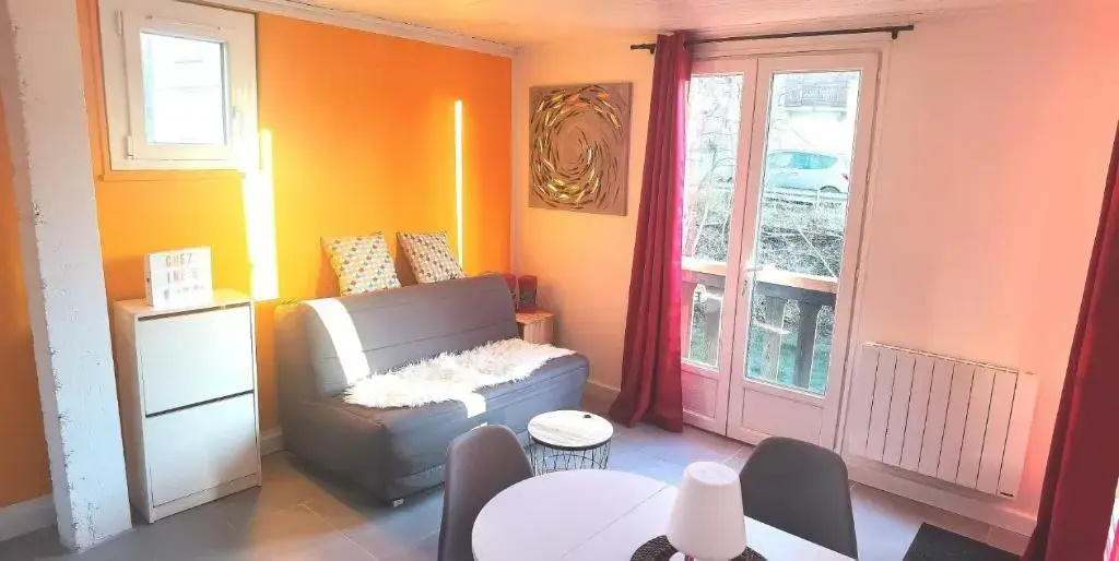 Voir la photo 3 — CHEZ INES - Un lieu de vie en Arbois 2 à 14 personnes