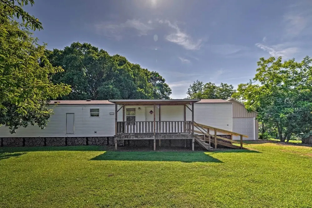 Waterloo Home With Fire Pit - 1/2 Mi to Boat Ramp!