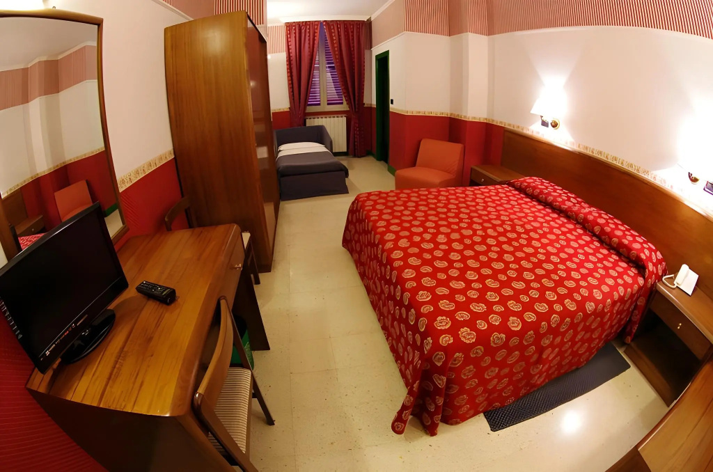 Hotel Iris Crillon — 3