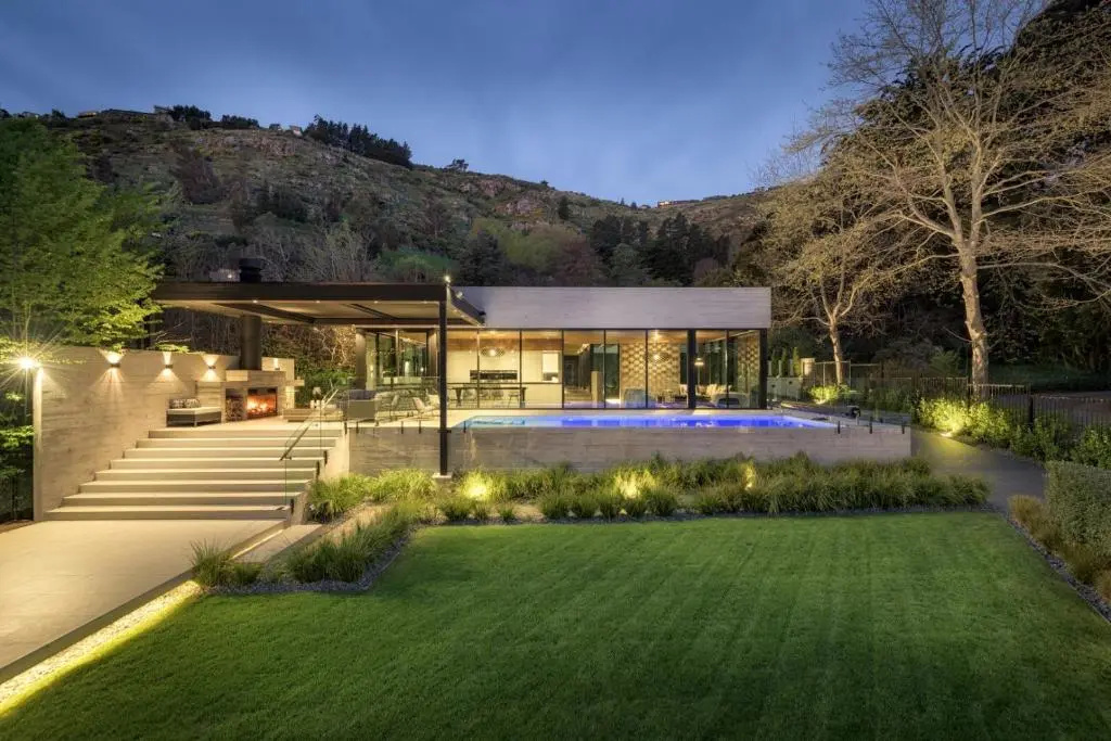 Bridle Path Retreat - Modern Private Luxury