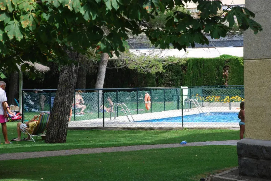 Atico en Biescas con Piscina, Tenis y Barbacoa - фото 14