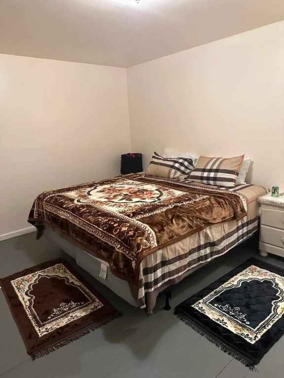 Room E Divine Villa 5mins to EWR