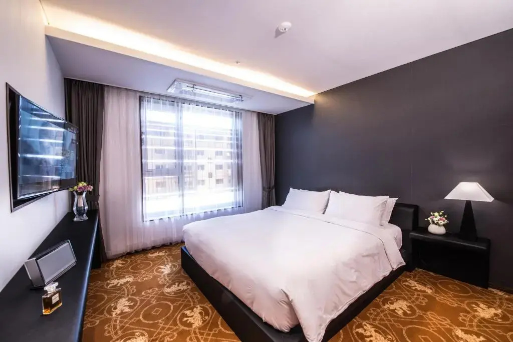 Double Suite (full double bed)