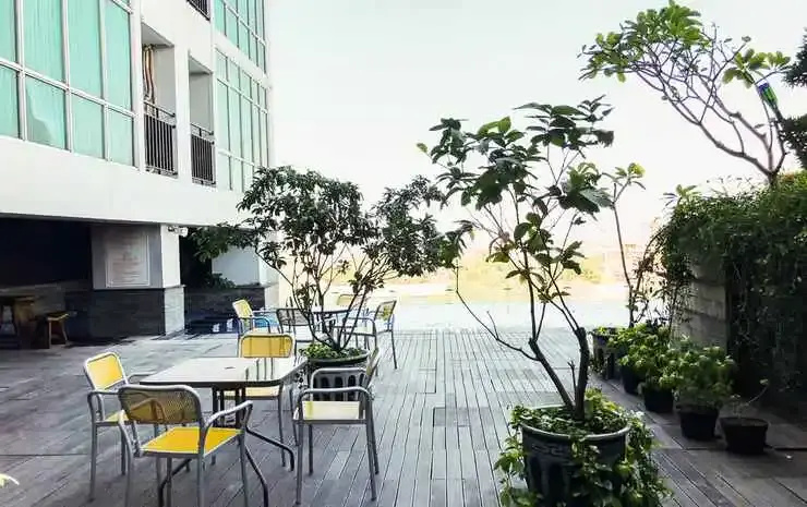 Elegant Studio Room Apartment at Tamansari Papilio By Travelio