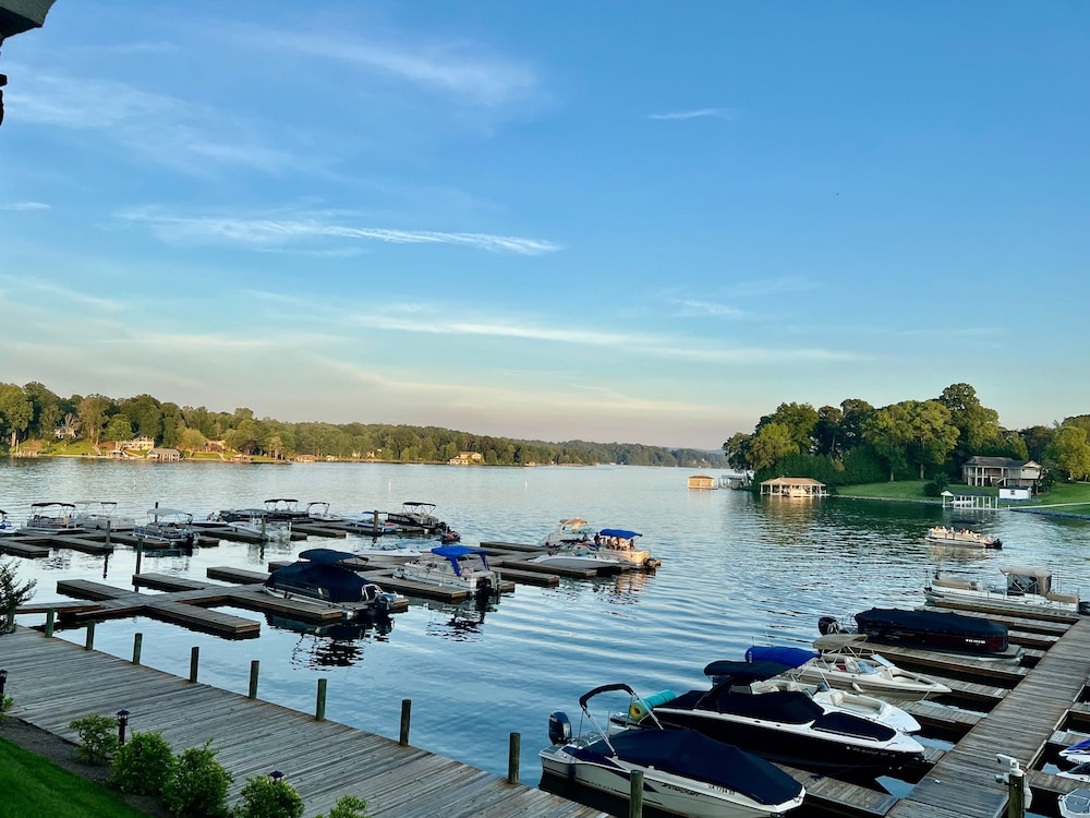 Lake Stardust - Condo With Pool ! Pet Friendly