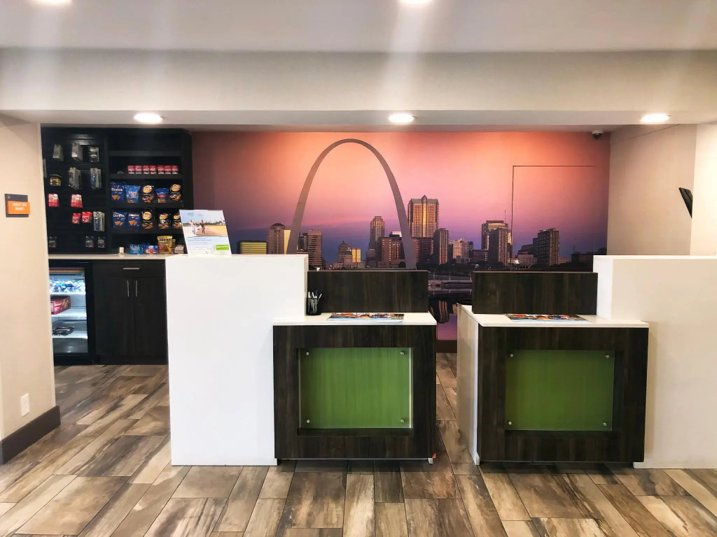 La Quinta Inn & Suites by Wyndham St. Louis Hazelwood/ North - Chambres