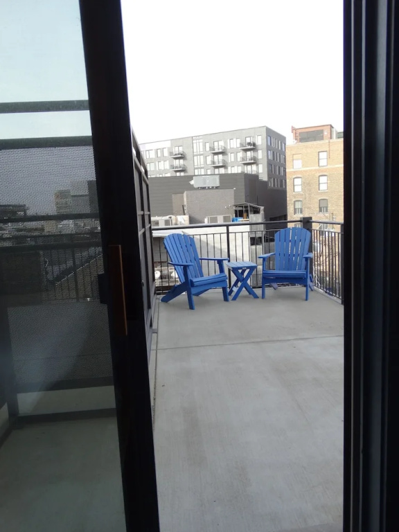 The Chicago Hotel Collection - Wrigleyville - Tap to explore photos
