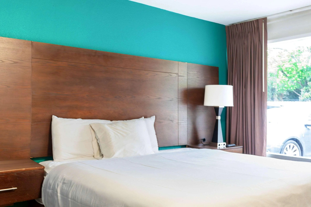 Rodeway Inn — 5