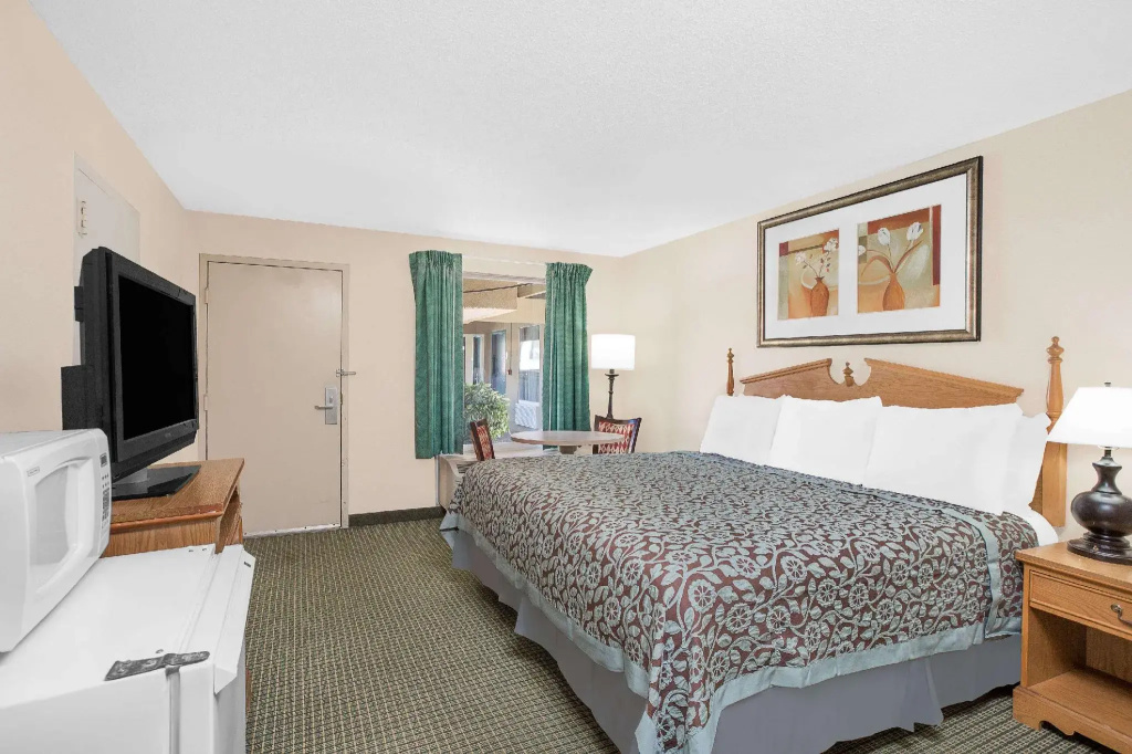 Double Suite (full double bed)