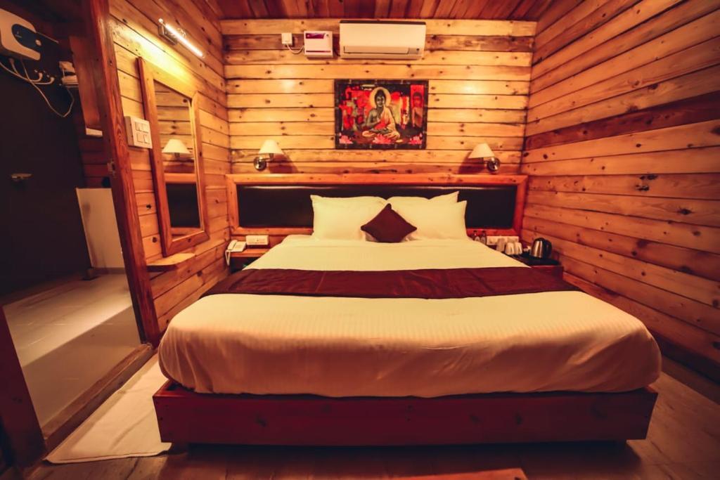 Grand Vatika Resort
