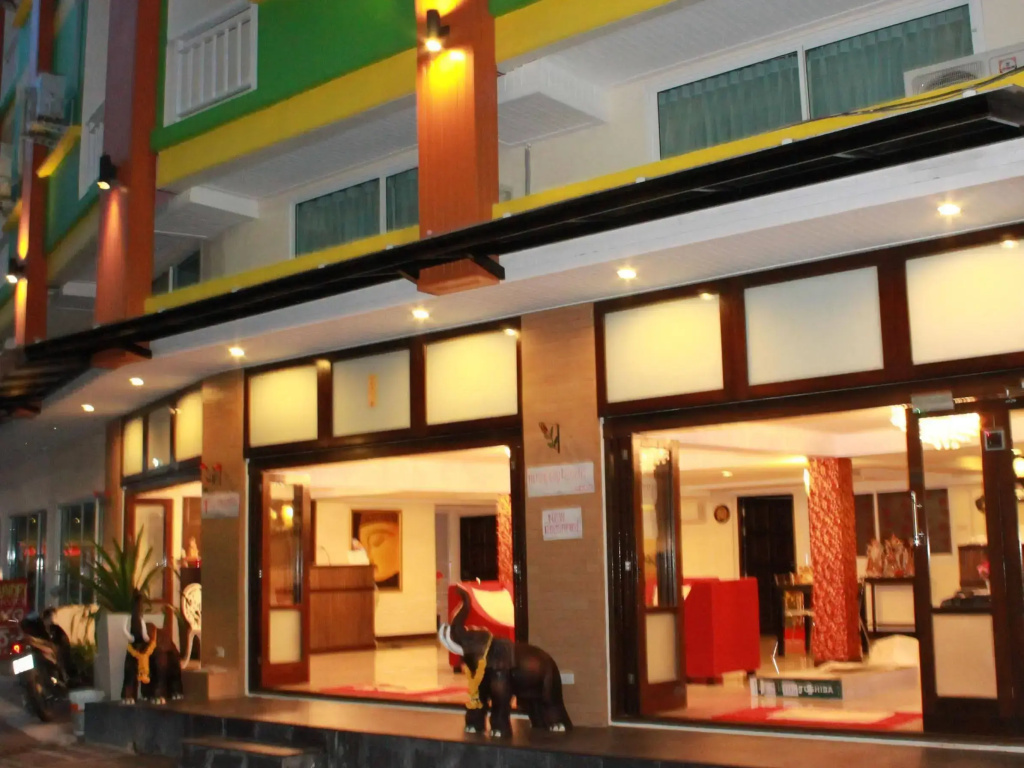 OYO 232 Patong City Hometel