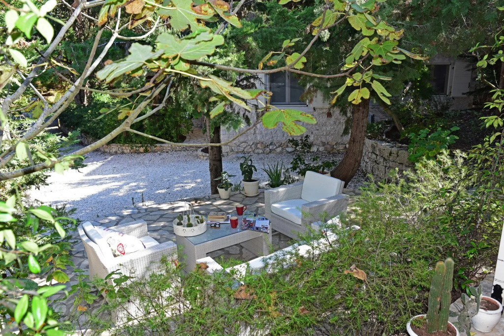 LIAKADA