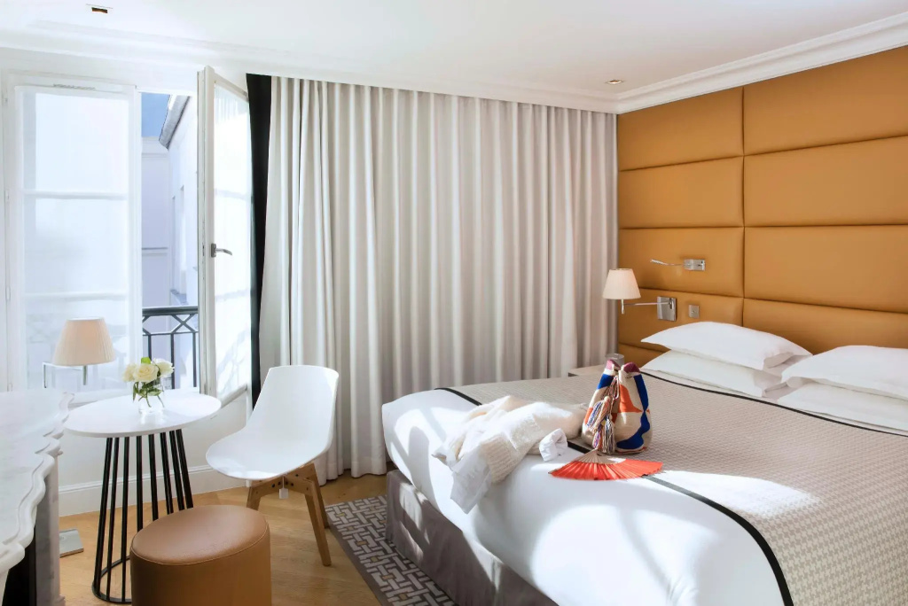 Hotel R de Paris 66
