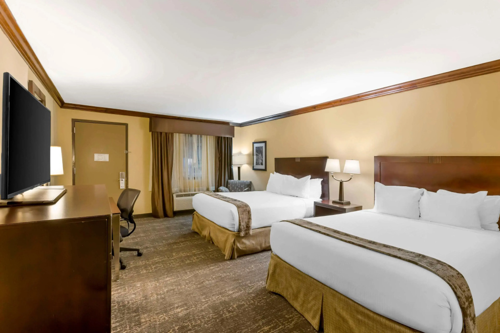 Best Western Plus Raton Hotel - фото 3