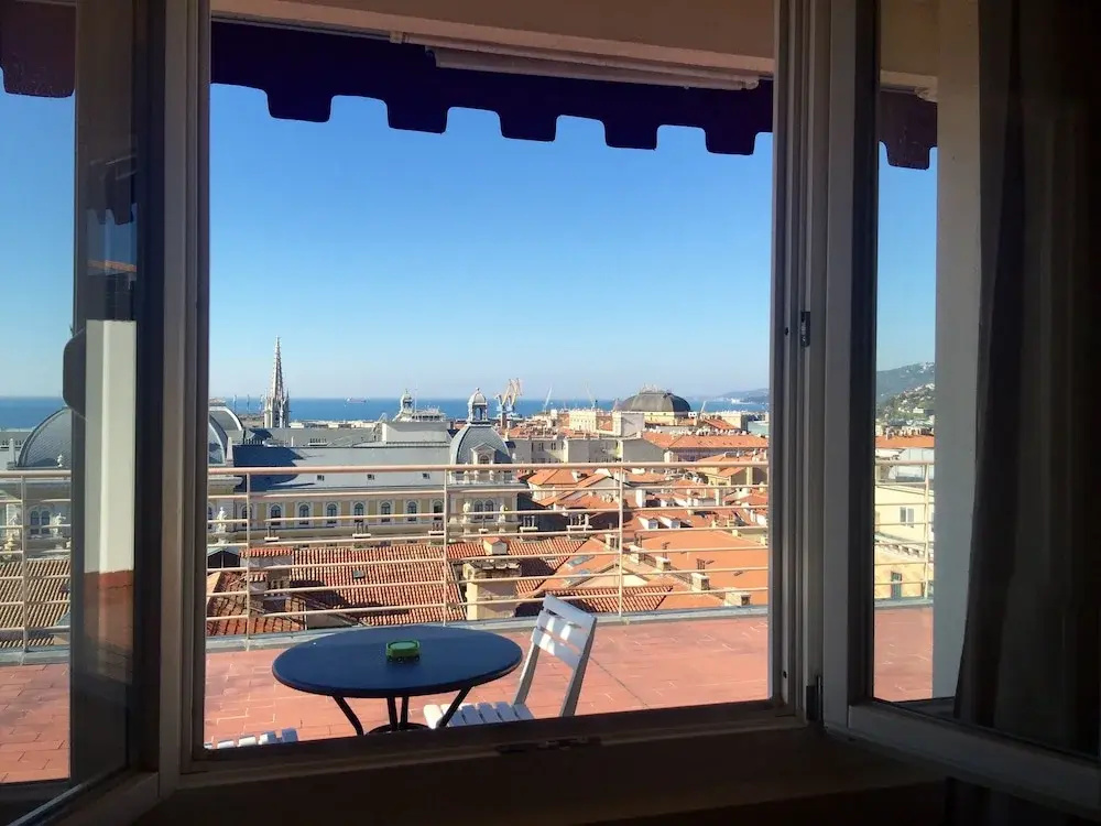 Apartment with balcony and with sea view