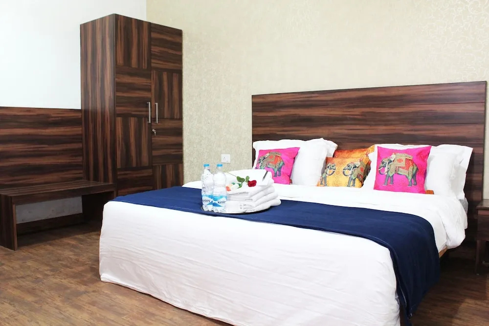 Adhunik Hotel Behror - Chambres