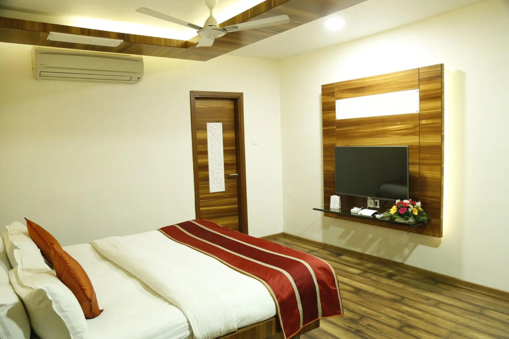 Hotel Surya — 4