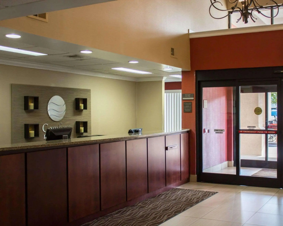 Lobby & Reception