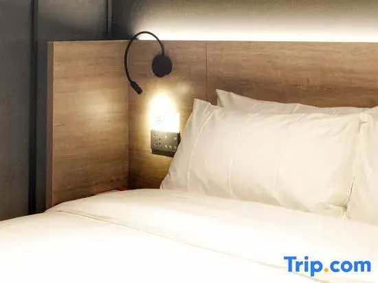 Deluxe Double room with garden view (full double bed)