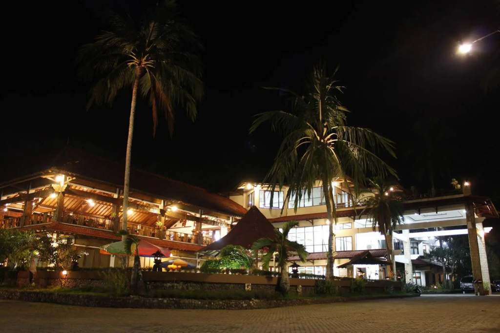 Surya Pesona Beach Hotel - Général