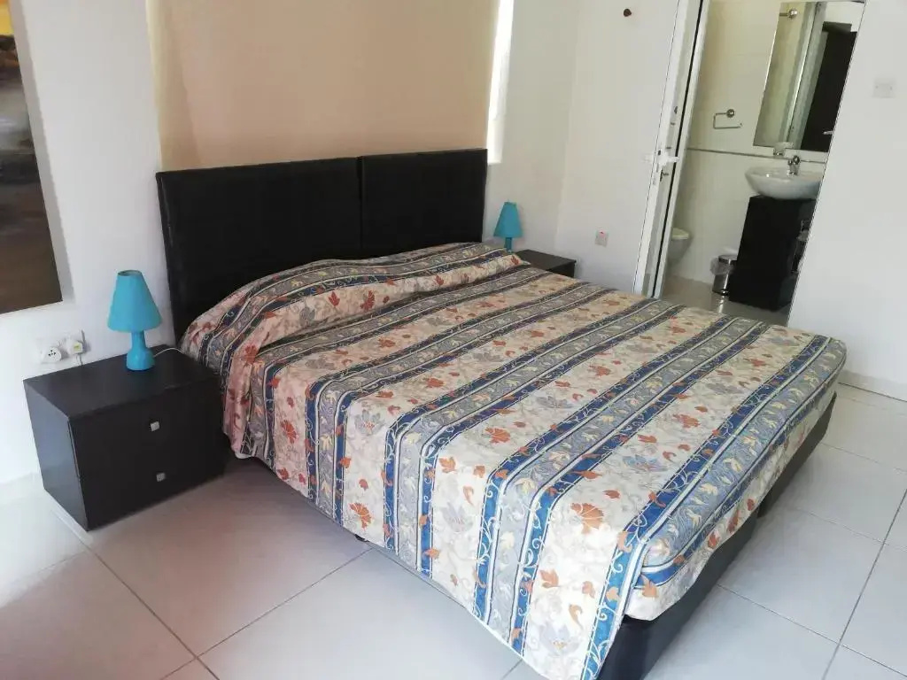 Standard Double room with balcony (full double bed)