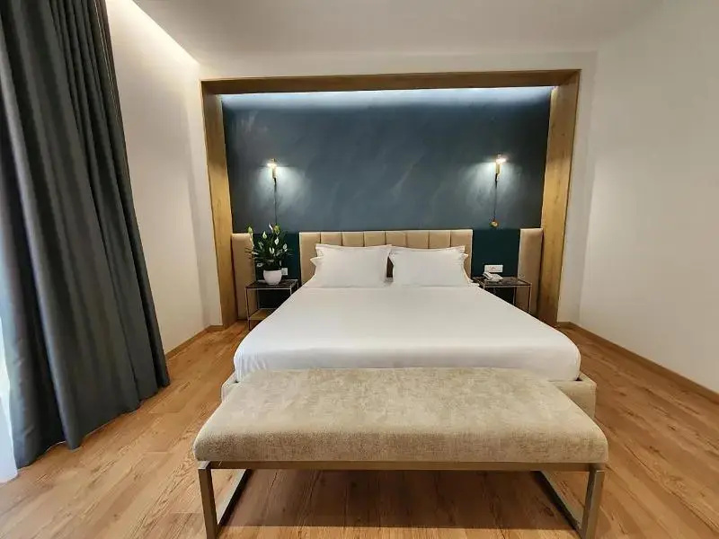 Double Suite (full double bed)