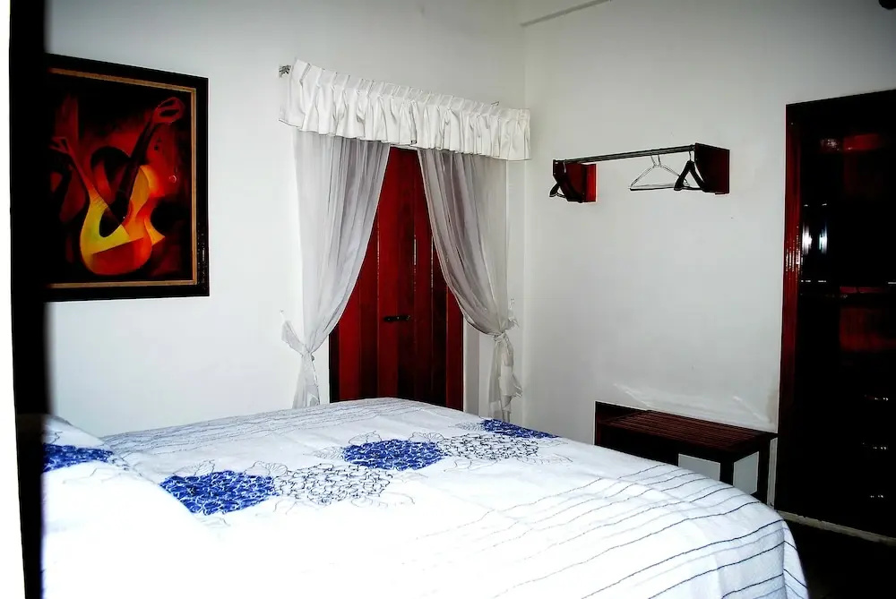 Double Suite (full double bed)