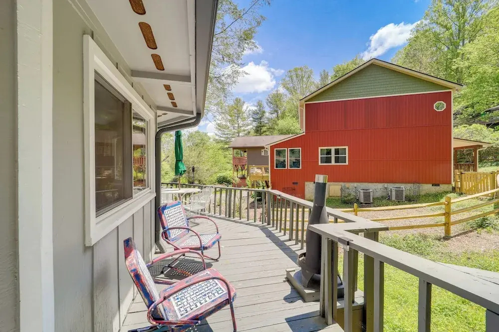 Pet-friendly Getaway w/ Porch in Banner Elk!