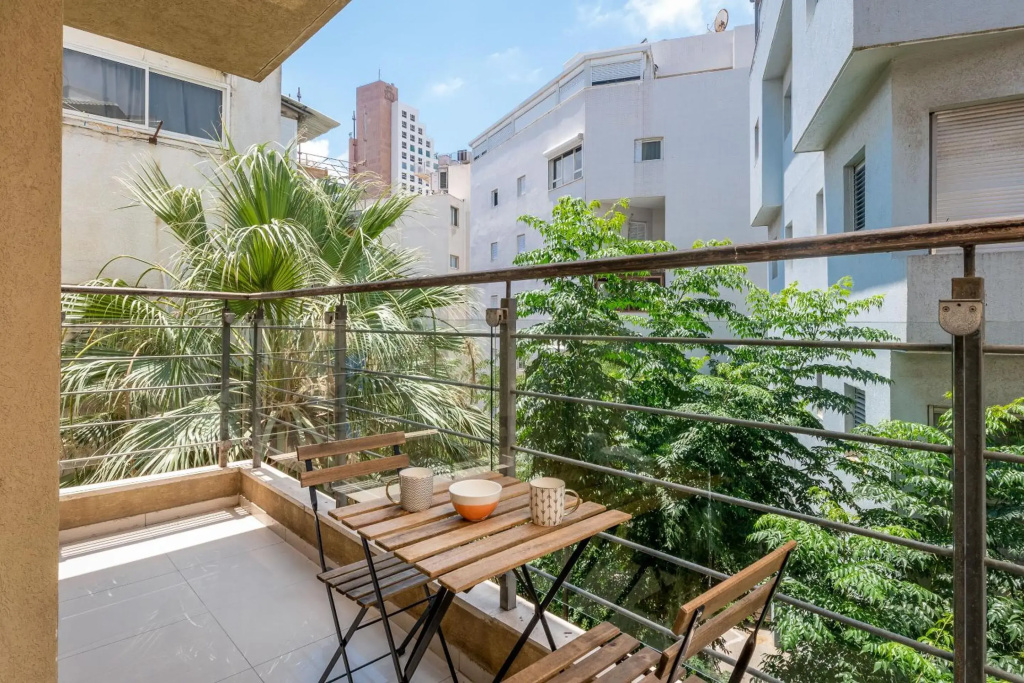 Very nice 1 BDR apartment 2 min from the beach !