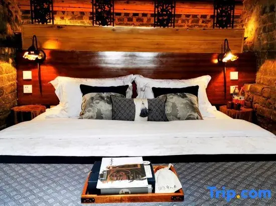 Standard room with courtyard view