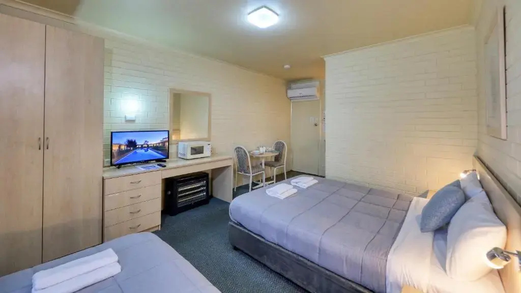 Standard Double room with pool view (full double bed)