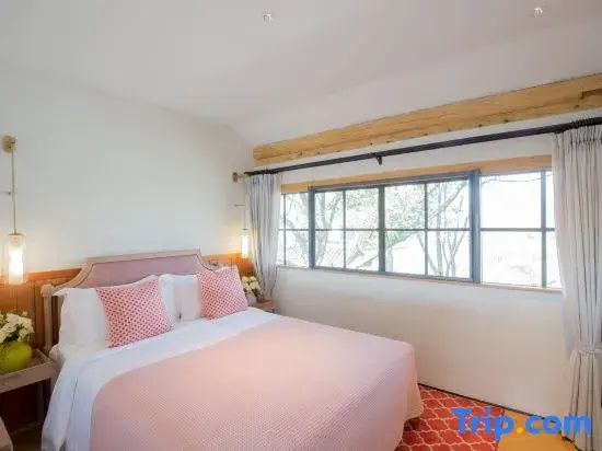 3 Bedrooms Standard Family room