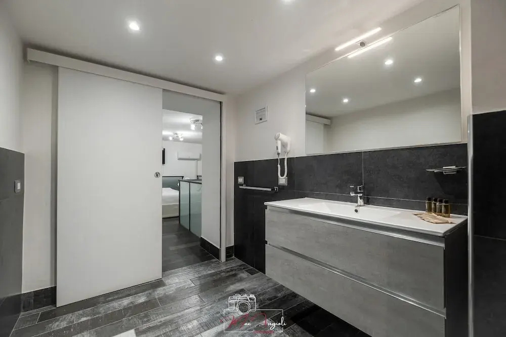 Трёхместный номер Standard 2 отдельные кровати в Arch Rome Suites