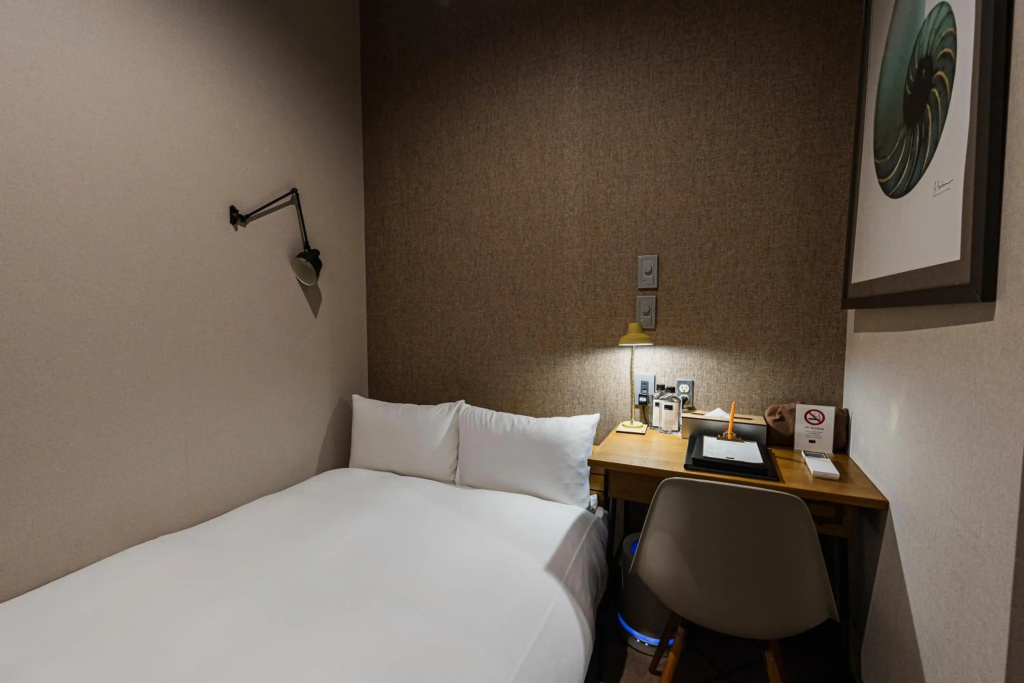 H Hotel — 3