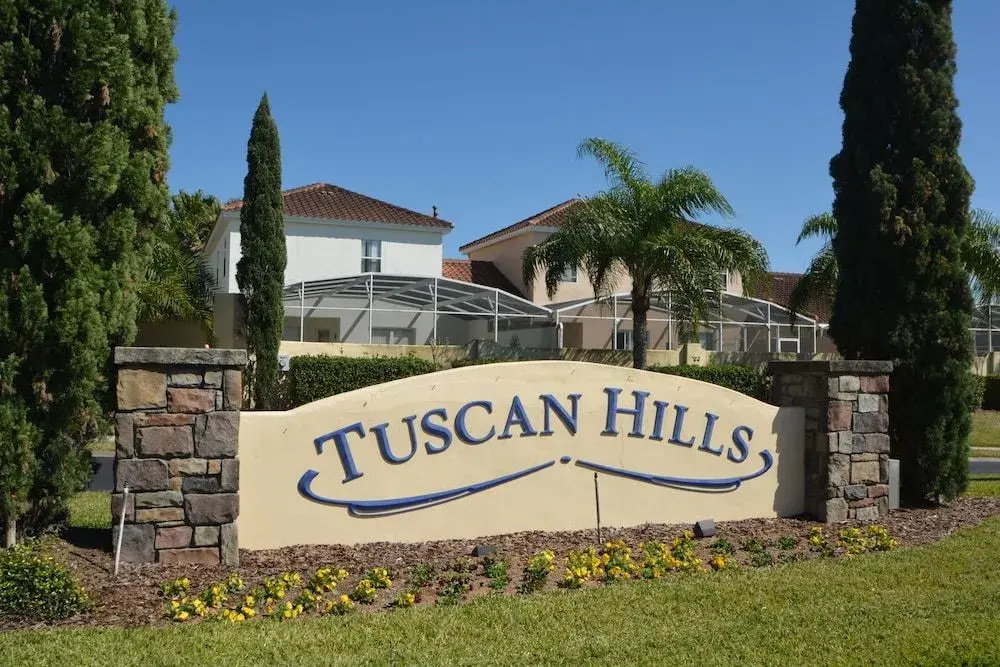 T914BD Hillside Courtyard 4 Br villa by RedAwning