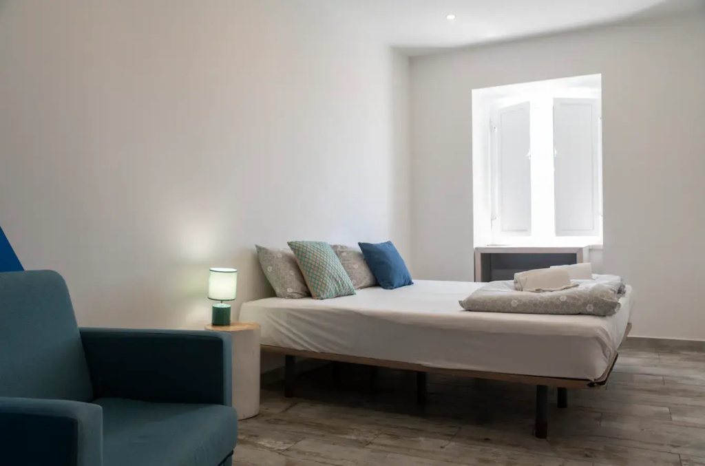 Double room (full double bed)