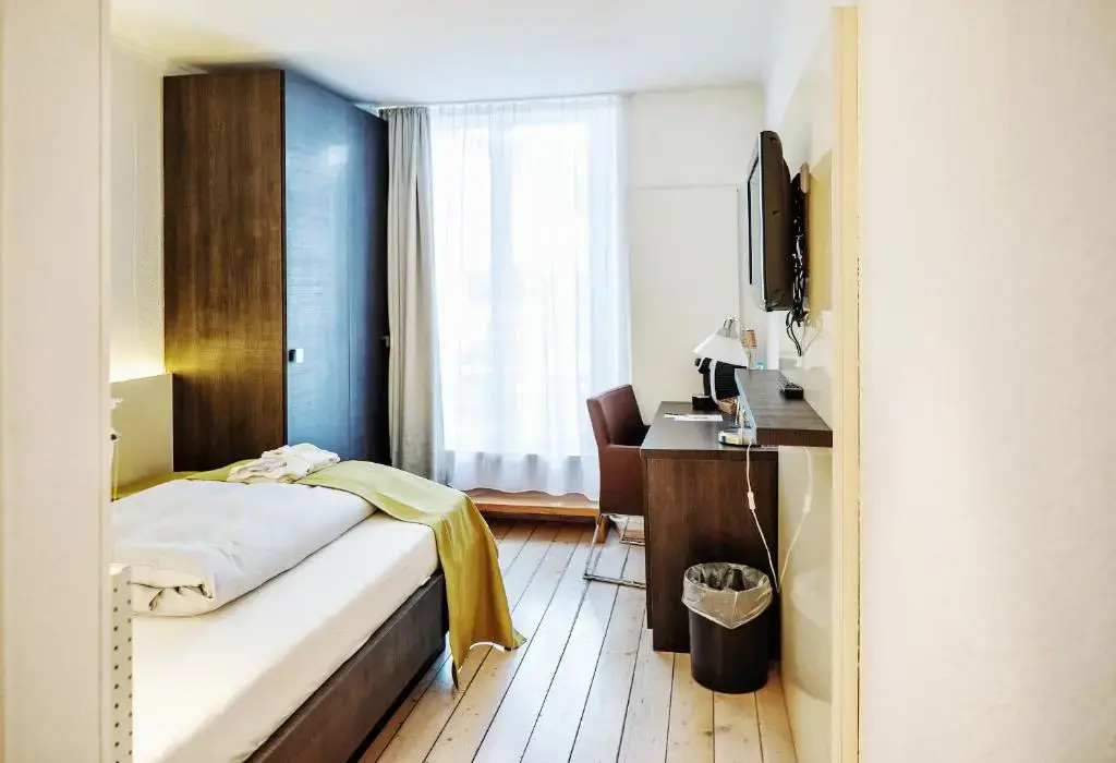 Standard Single room with lake view
