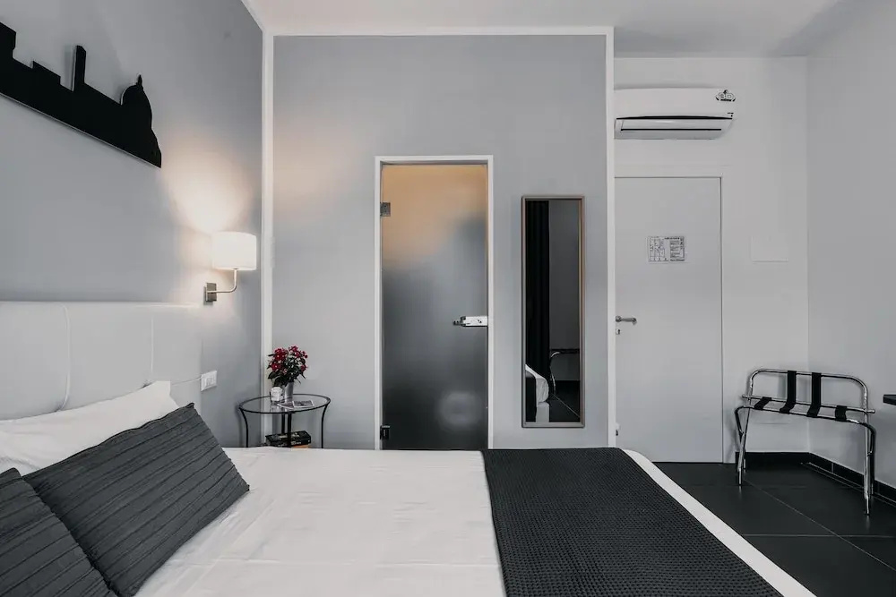 Deluxe Double room with balcony (full double bed)