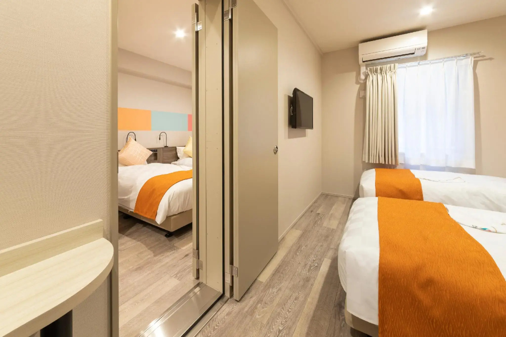 Connecting room