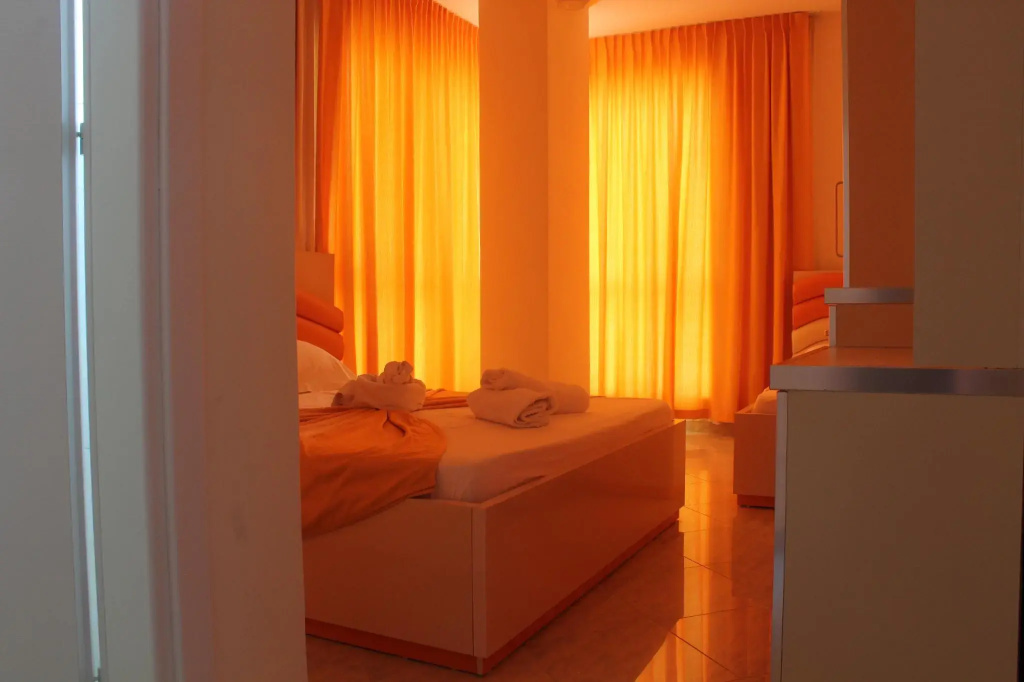 Standard Triple room with partial sea view