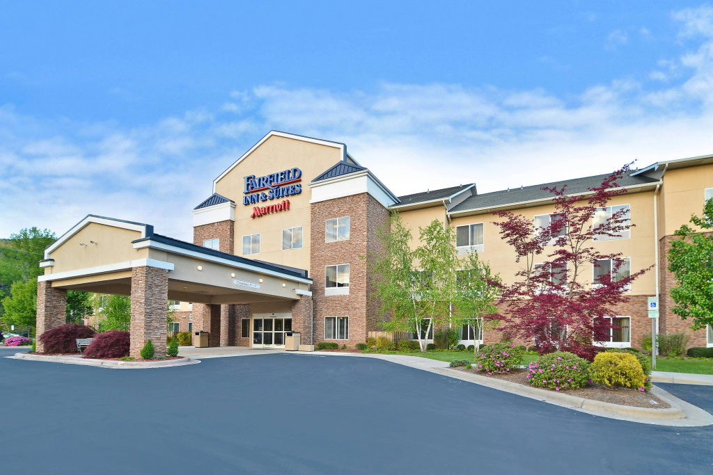 Fairfield Inn Suites by Marriott Cherokee