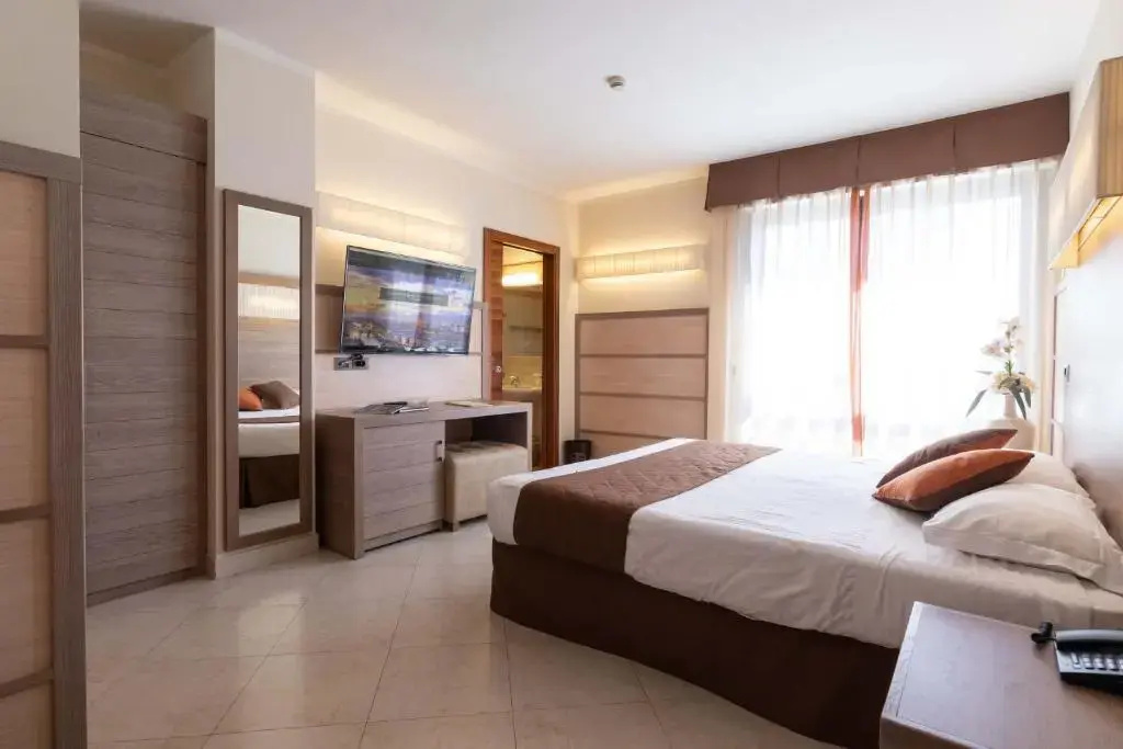 Double room (full double bed)