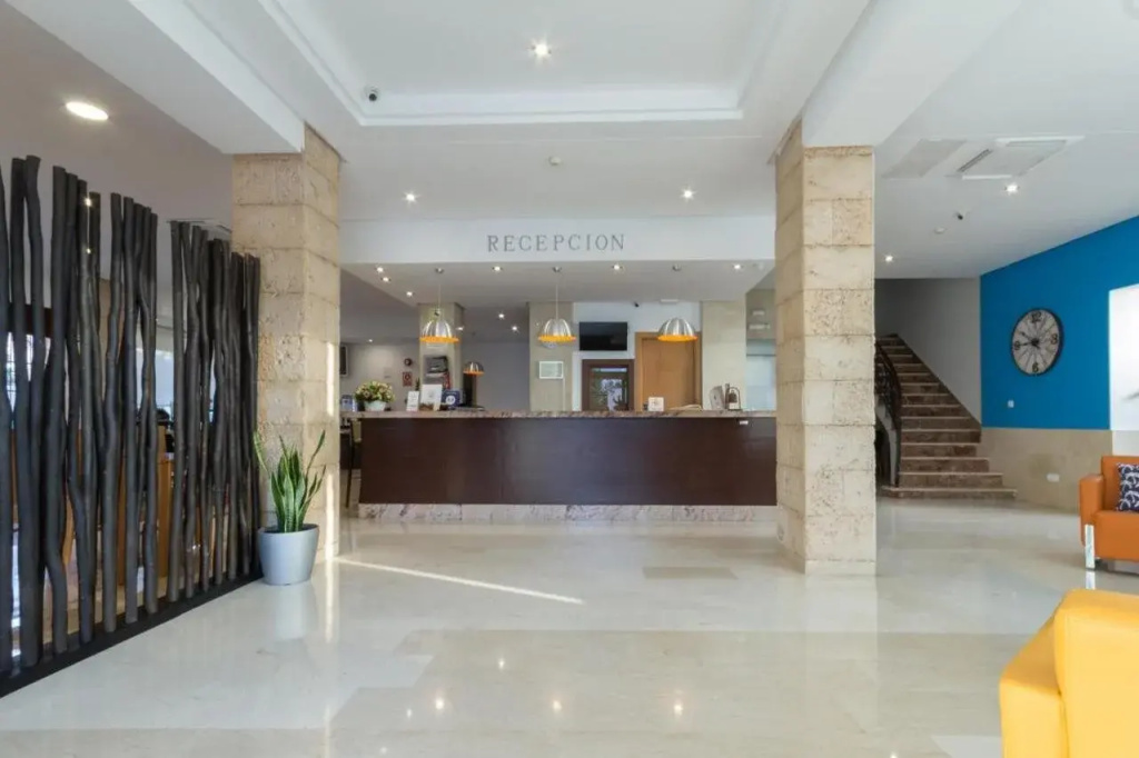 Lobby & Reception