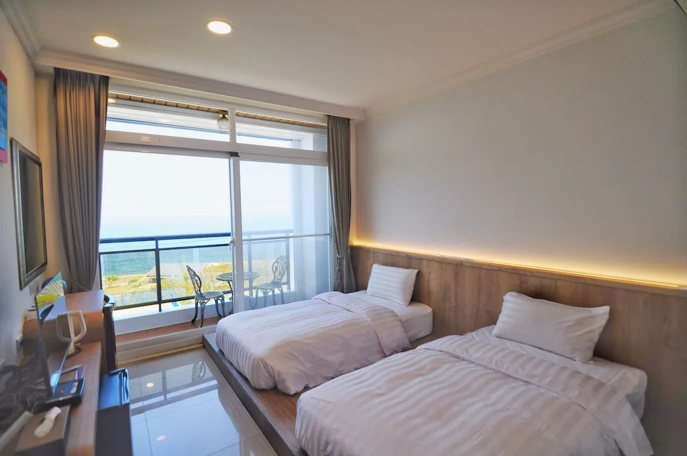 Standard Double room with ocean view (twin beds)