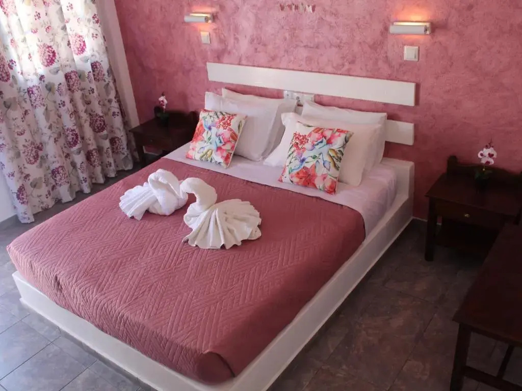 Deluxe Double room (full double bed)