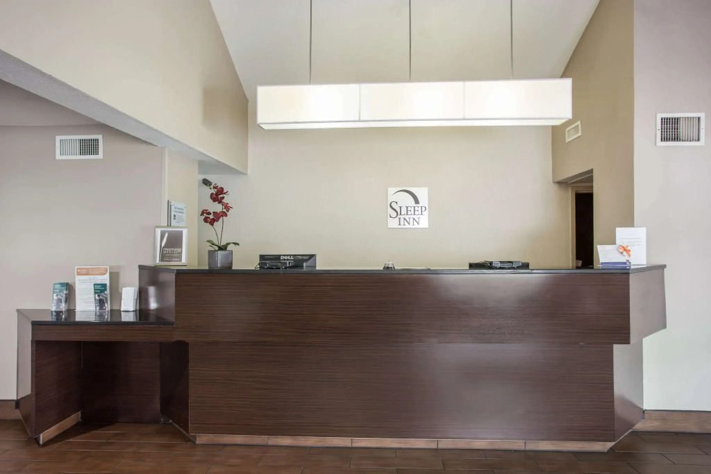 Airport: Quality Inn Kansas City Airport - Formerly Sleep Inn (MCI) Background