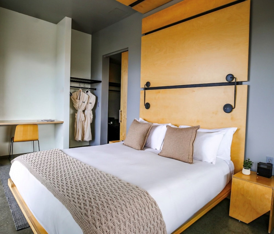 Suite with mountain view