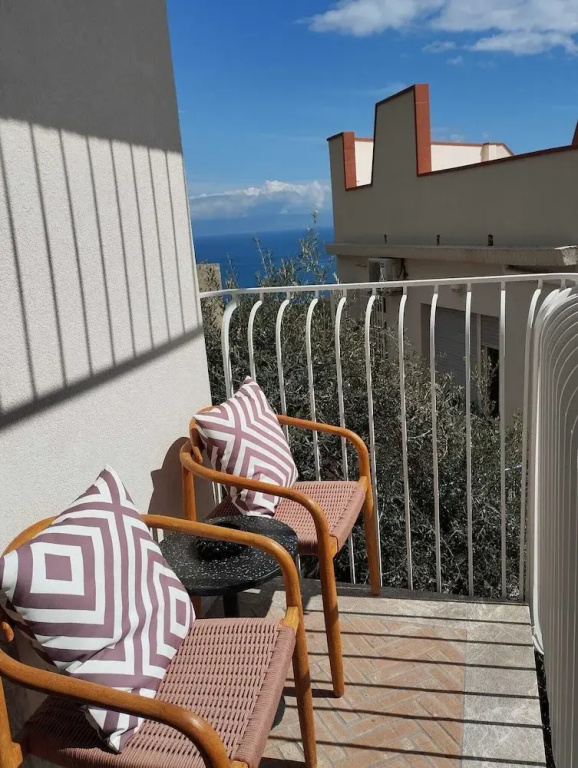 Deluxe Double room with balcony and with sea view (full double bed)